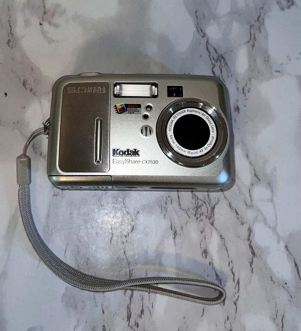 Kodak EasyShare CX7530 5.0MP Digital Camera - Silver - Picture 7 of 12
